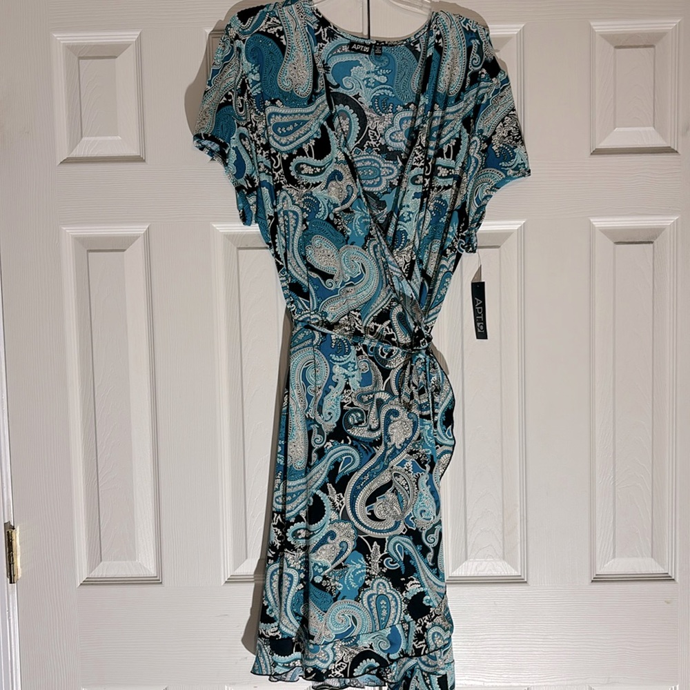 NWT Super Cute Women’s Wrap Dress